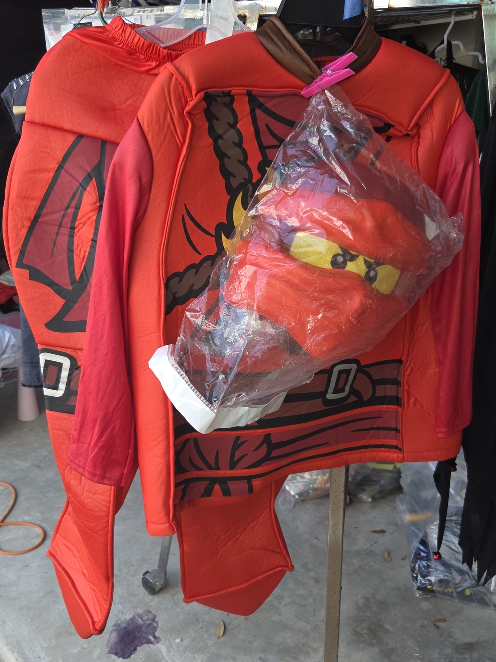 Kai Deluxe Costume - LEGO Ninjago Red Ninjago costume with mask  Size: 10 / 12